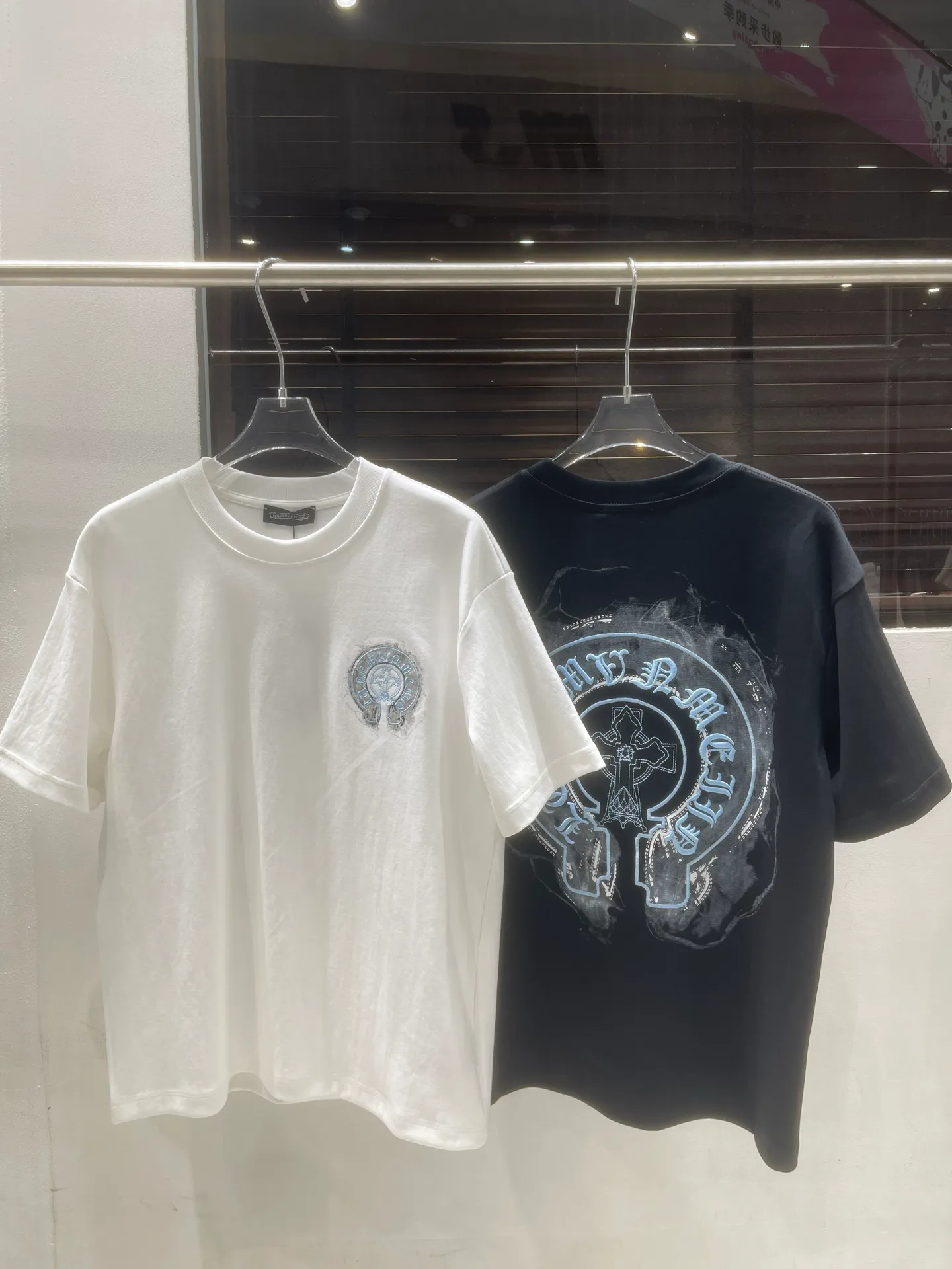 T ， ， 。 White（ + ） Black（ + ） 。 Same Style :White Black Sizes:M~3XL :6035